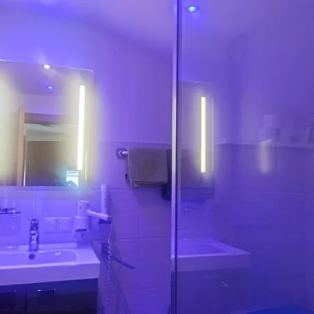 No1 - Flo's & Breakfast Wagrain