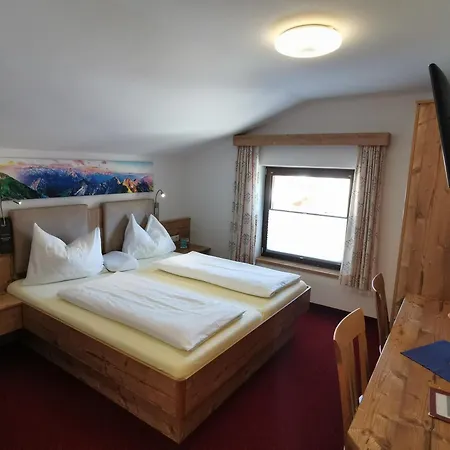 Hotel Flo's Design Suite, & Breakfast Wagrain