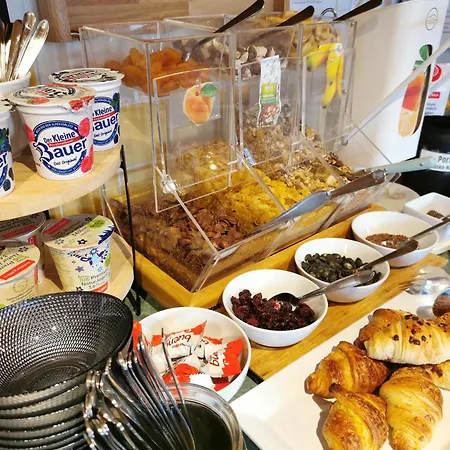 Flo's Design Suite, & Breakfast Hotel 3*