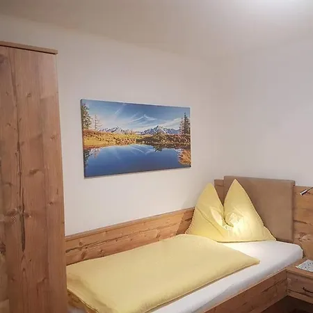 No1 - Flo's & Breakfast Hotel