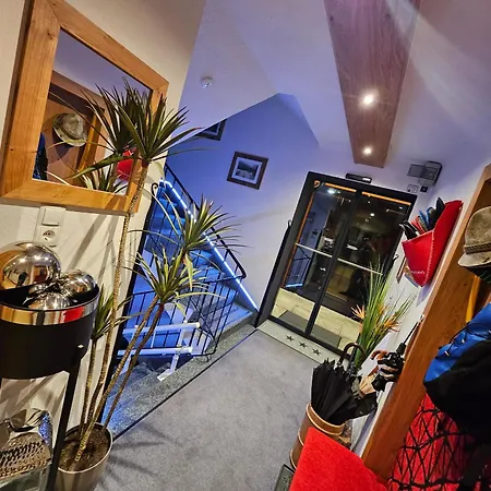 Flo's Design Suite, & Breakfast Hotel