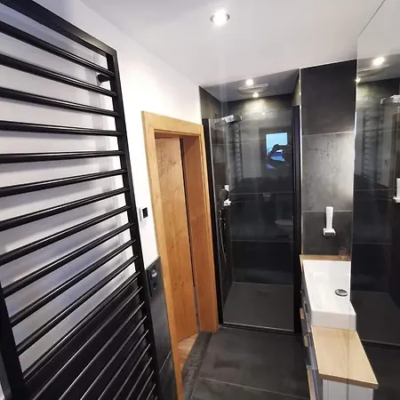 Hotel Flo's Design Suite, & Breakfast 3*