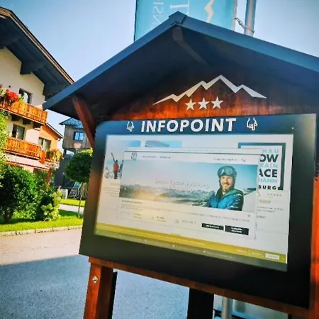 Hotel No1 - Flo's & Breakfast Wagrain