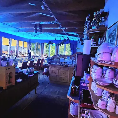 No1 - Flo's Modern & Breakfast 3*