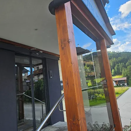 Szálloda No1 - Flo's Modern & Breakfast