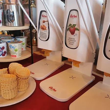 No1 - Flo's & Breakfast 3*