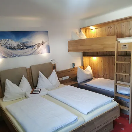 No1 - Flo's & Breakfast 3*