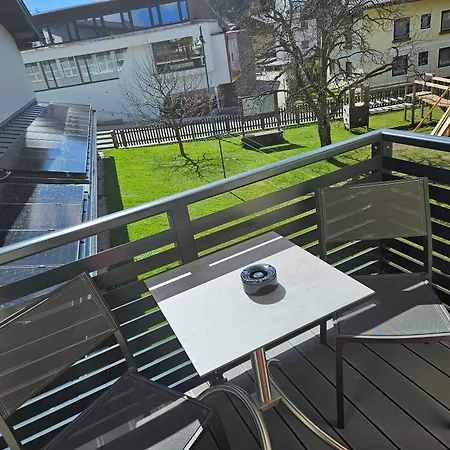 No1 - Flo's & Breakfast Hotel 3*