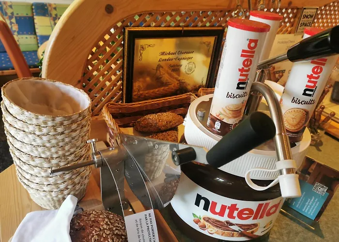 No1 - Flo's & Breakfast فندق واغراين