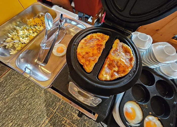 No1 - Flo's & Breakfast 3*
